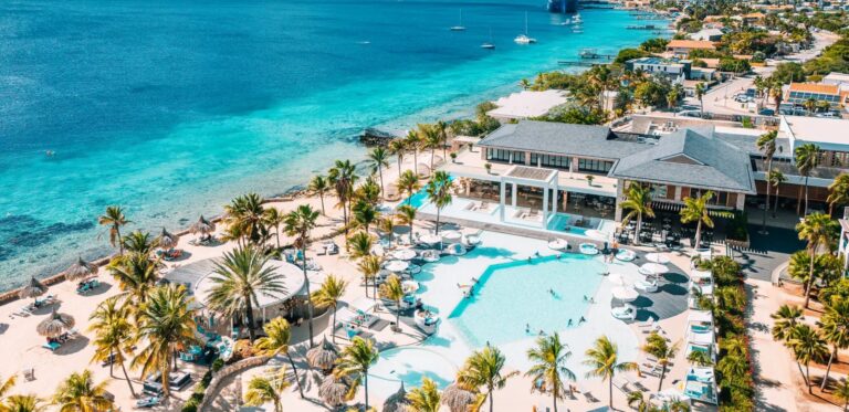 Van der Valk Plaza Beach & Dive Resort Bonaire direct aan zee